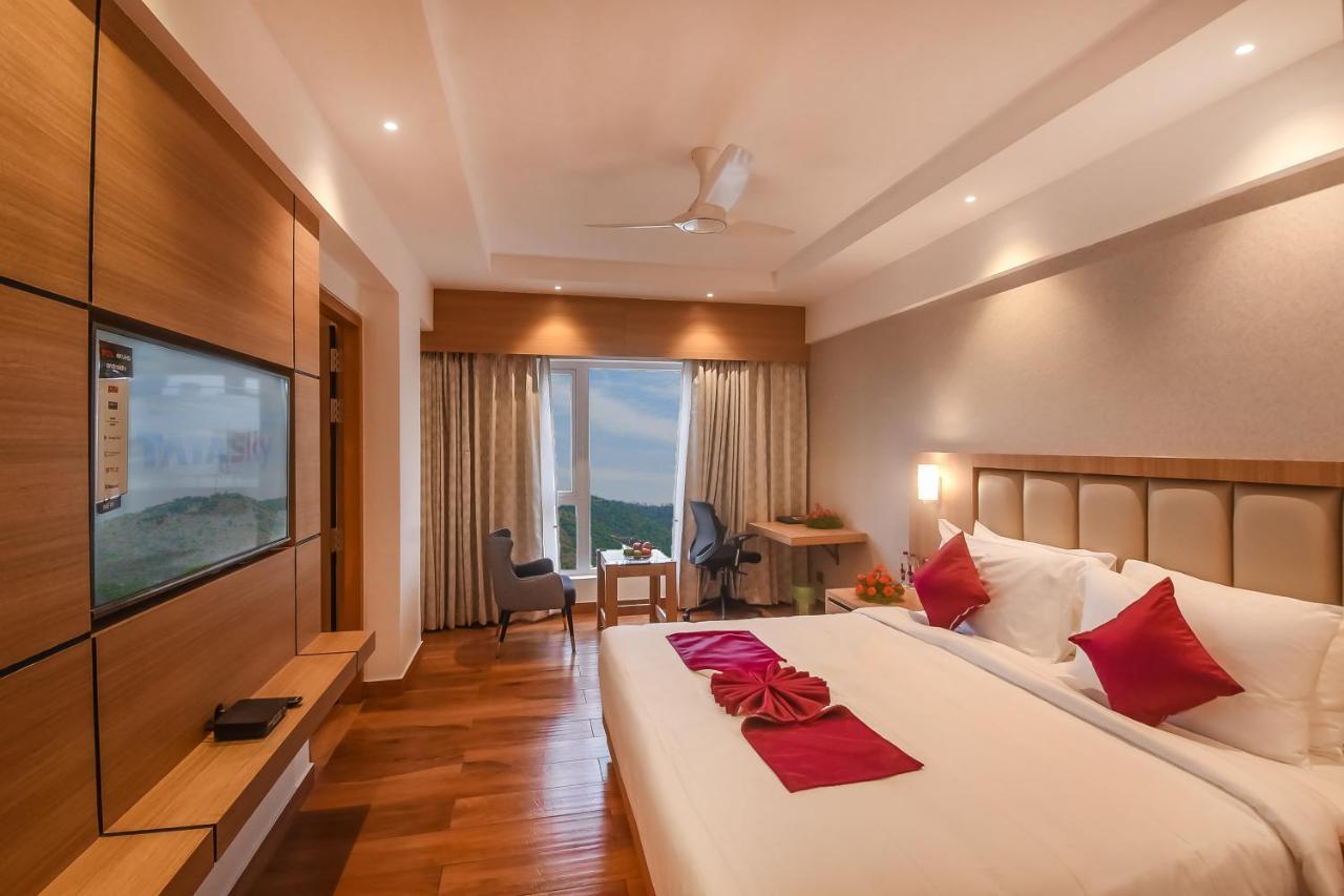 Emerald Clarks Inn Suites Mysore Eksteriør billede